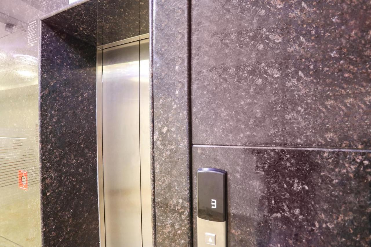 Fabhotel Aman Sara Lucknow Exteriör bild