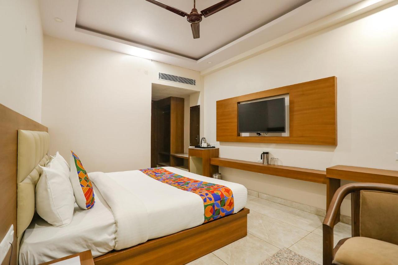 Fabhotel Aman Sara Lucknow Exteriör bild